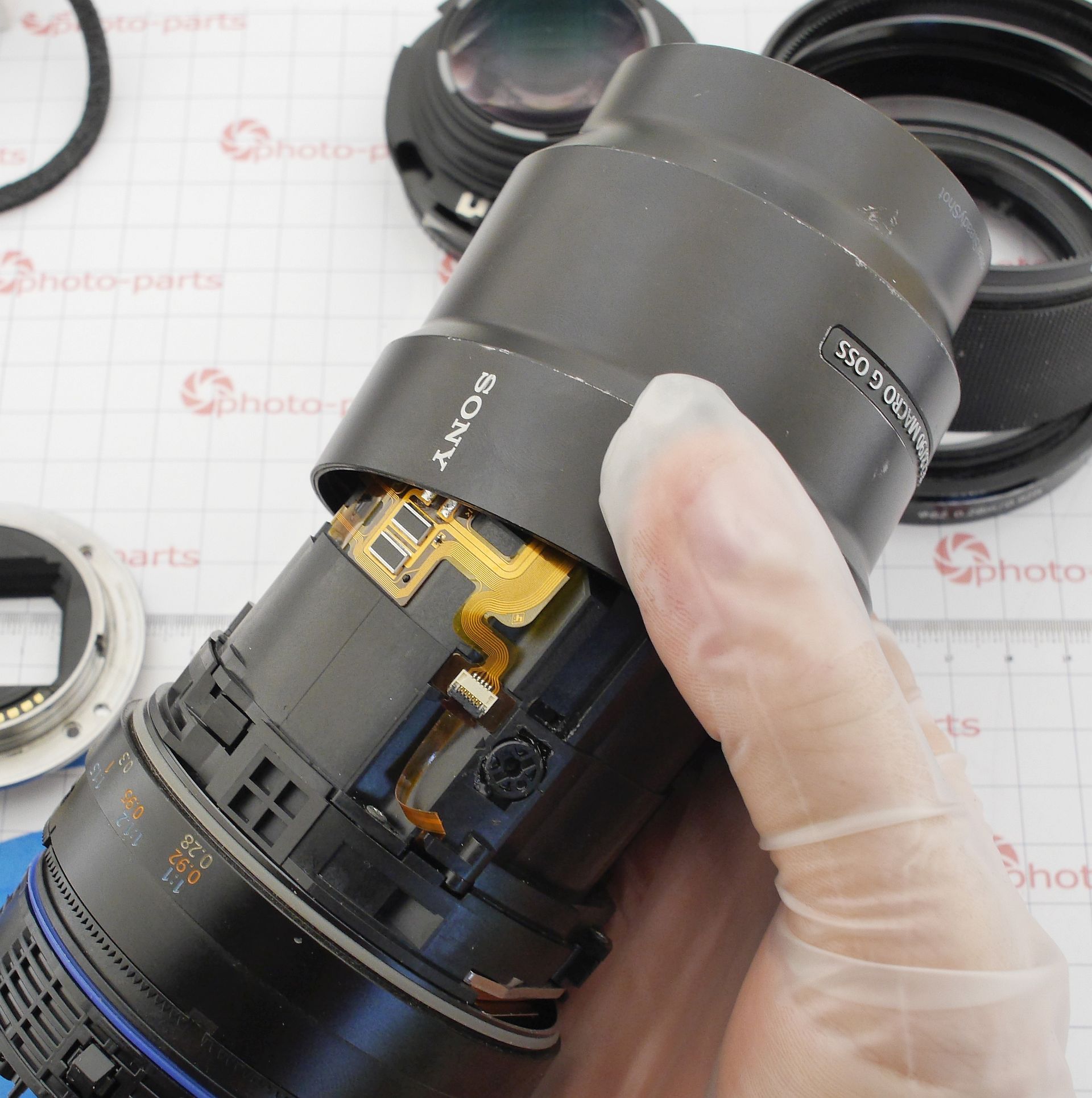 Полная разборка Sony FE 90mm F2.8 G OSS - демонтаж задней часть корпуса
